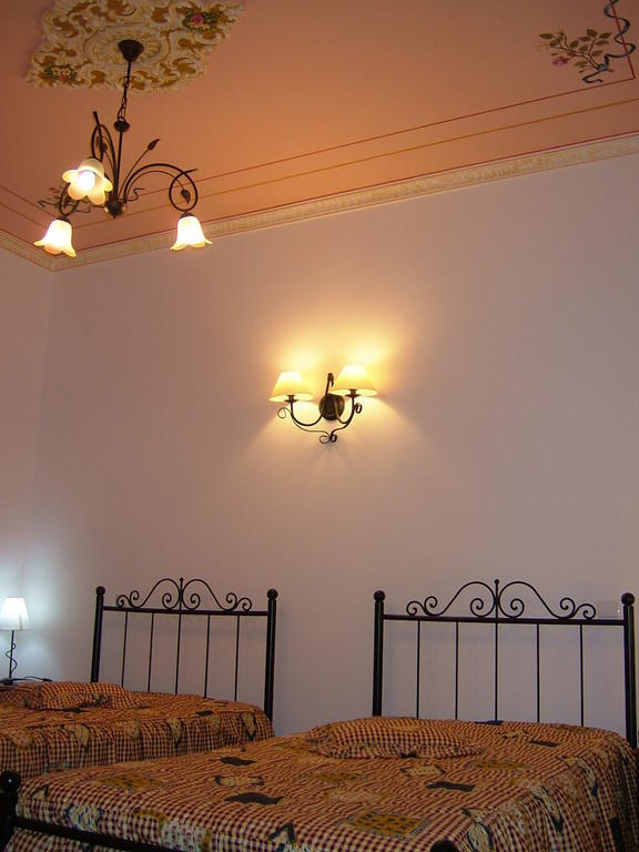 "O Viajante" Low Cost Hotel Estremoz Quarto foto