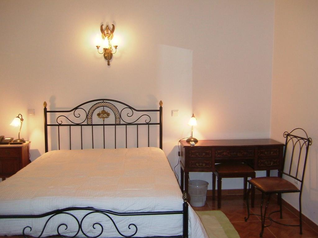 "O Viajante" Low Cost Hotel Estremoz Quarto foto